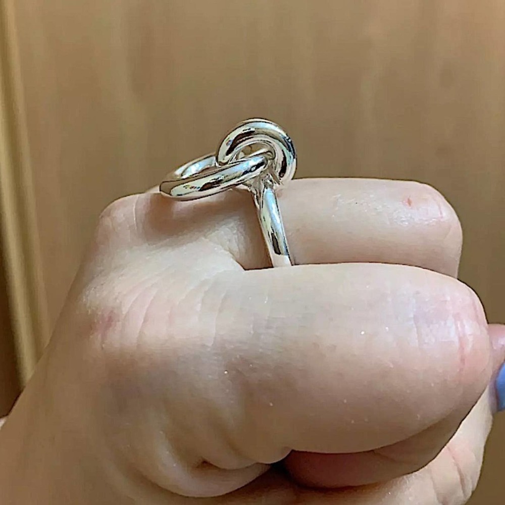 STERLING SILVER INTERLOCKING CIRCLE CHARM MINIMALIST RING - Picture 5 of 13
